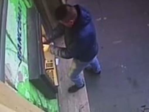 Truccavano i bancomat per clonare i codici: sei arresti