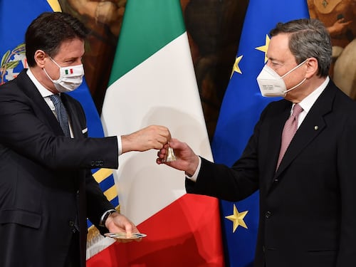 M5S, Conte e il complottone: “La caduta del mio governo fu voluta da Draghi e ambienti finanziari”