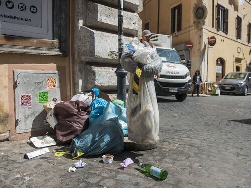 Evasione Tari per 1,6 miliardi: a Roma uno su tre non paga la tassa. La colpa? Dell’Ama