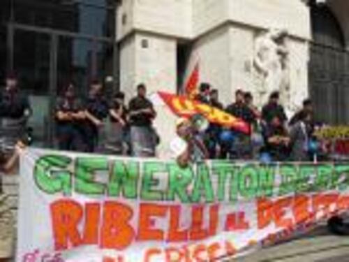 Blitz dei centri sociali a Piazza Affari
