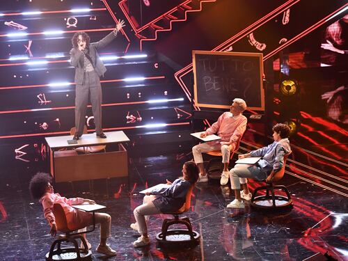 Sanremo 2021, l’esibizione di Madame: spuntano i banchi dell’Azzolina