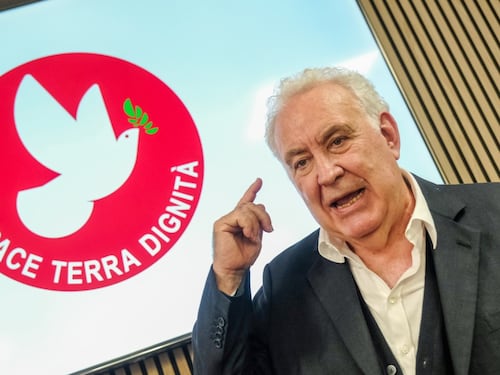 Sondaggi europee, debutto choc per Santoro. Panico a sinistra: chi resta fuori