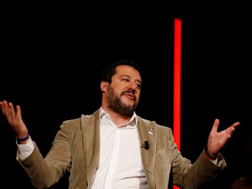 Salvini ringrazia. E la reazione scuote le Sardine