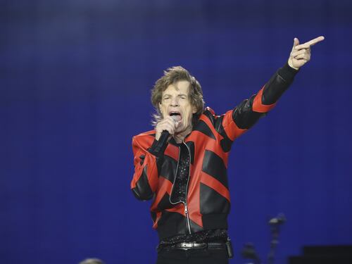 Mick Jagger ha il Covid, i Rolling Stones annullano il concerto di Amsterdam. Paura per San Siro
