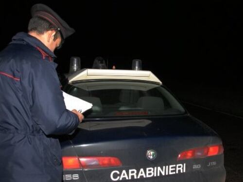Uccide moglie e figlia e si toglie la vita