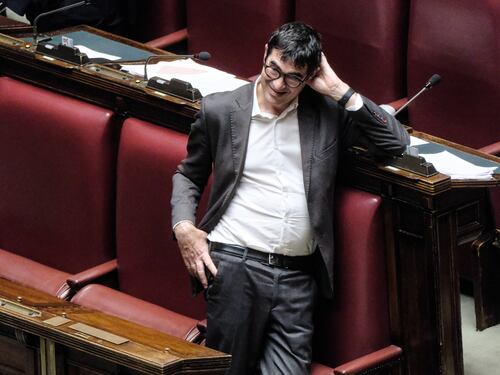 Fratoianni fa mea culpa e ammette il disastro della sinistra: tutti in ordine sparso