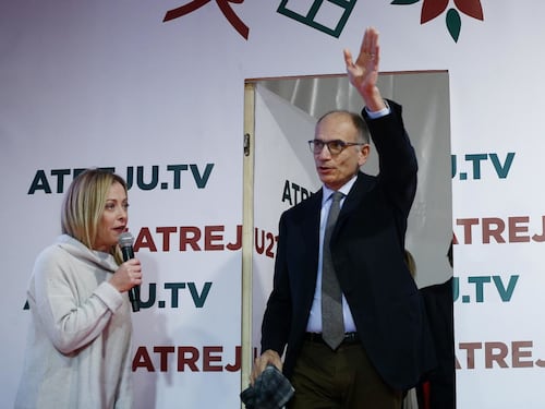 Giorgia Meloni, "è un pericolo". Ma prima facevano la fila: contraddizioni sinistre