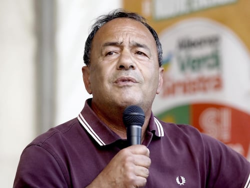 Mimmo Lucano, ora Riace si ribella: "Si dimetta da sindaco o fatelo decadere"