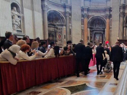 Papa Francesco a San Pietro, l'ultimo "blitz": il saluto ai pellegrini americani