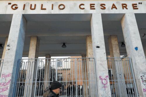 "Lista degli stupri" al Giulio Cesare, al vaglio la posizione di uno studente ma è caccia agli istigatori