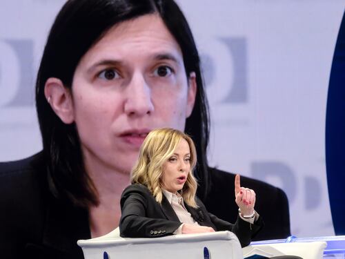Meloni-Schlein, carissime nemiche. Bisignani: il duello fa impazzire Conte