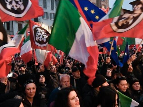 Bastonate al candidato di CasaPound. Manichino impiccato per Di Stefano