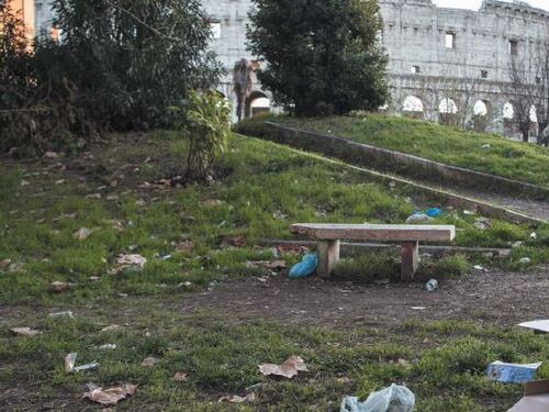 Il Colosseo è una discarica a cielo aperto