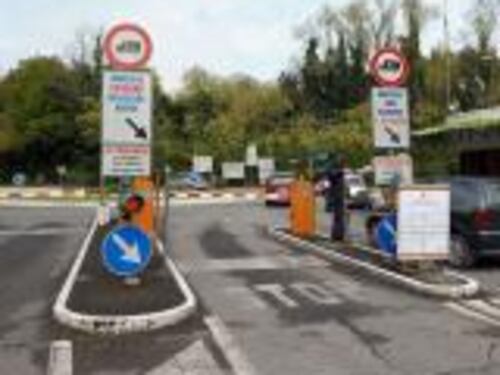 Colf incastrata con 400 euro falsi
