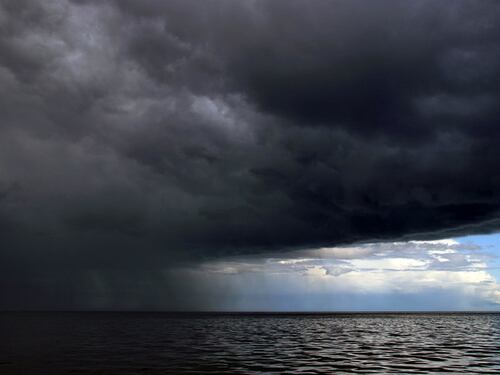 Meteo, picco di caldo nel weekend. Poi temporali e freddo a rovinare l’estate e il ferragosto