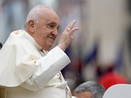 Papa Francesco: "No ai venti di guerra, la pace non si costruisce con le armi"