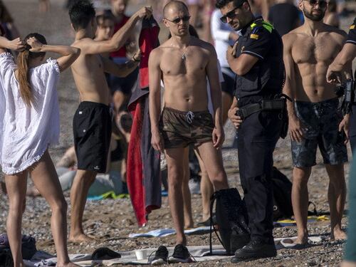 Spiagge sold out in Spagna. Del Covid non importa a nessuno
