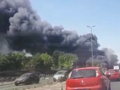 Roma, incendio e fumo nero. La tangenziale va in tilt
