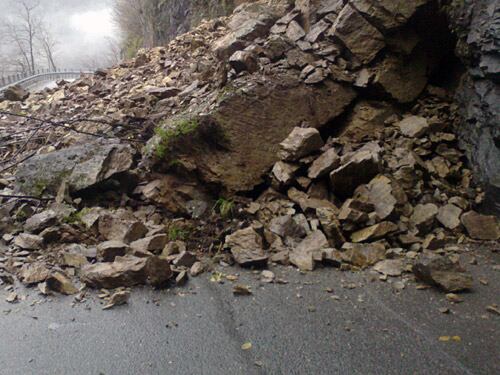 Frana vicino Amatrice, chiusa la strada per il paese