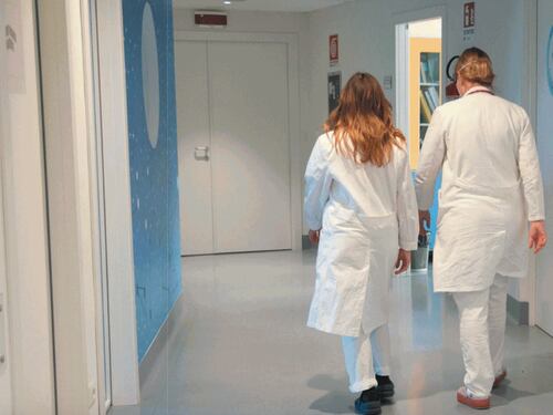 Migranti, dai certificati sospetti alle intercettazioni: ecco gli otto medici “anti-rimpatrio”