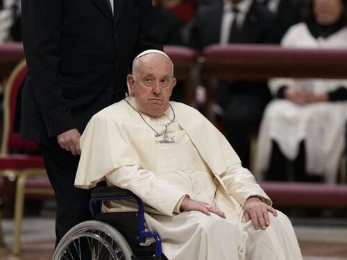 Papa Francesco, scontro in Vaticano dietro il sì alla benedizione alle coppie arcobaleno