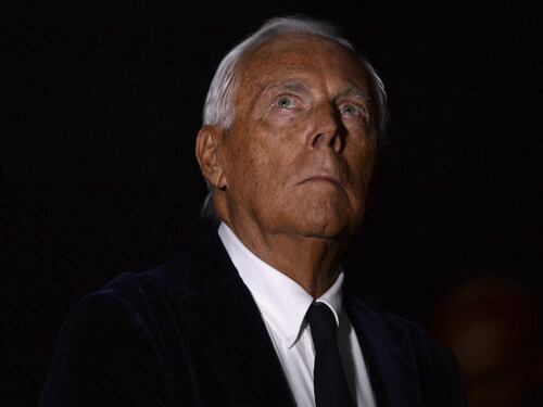 Armani prepara la Borsa e parlerà straniero. Aperto il testamento: così il marchio sarà al sicuro