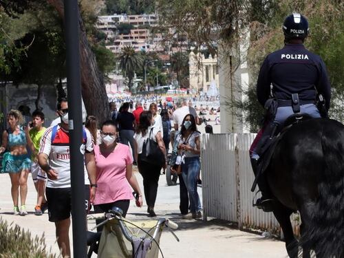 Riecco i divieti: la Sicilia corre verso la zona gialla, un'altra regione rischia