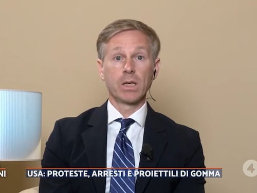 Prima di domani, la sparata di Orsini sugli studenti: "Se parcheggio in doppia fila"