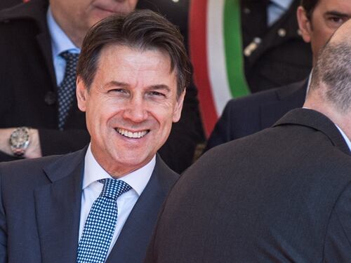 E adesso il Pd batte cassa: il voto cambia l'asse di governo. I 5stelle rispondono picche