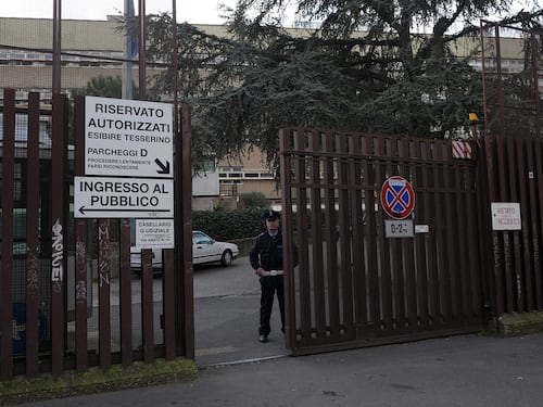 Al via il processo Raggi. È accusata di falso per la nomina di Renato Marra