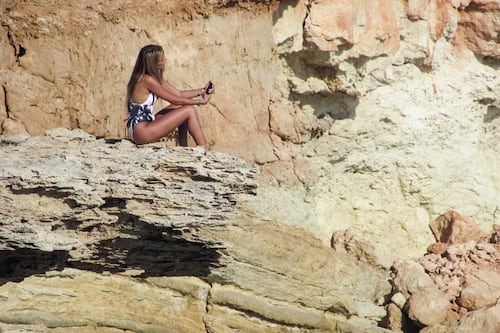 Selfie estremi, nel 2021 è strage di giovani. Incidenti mortali per una foto