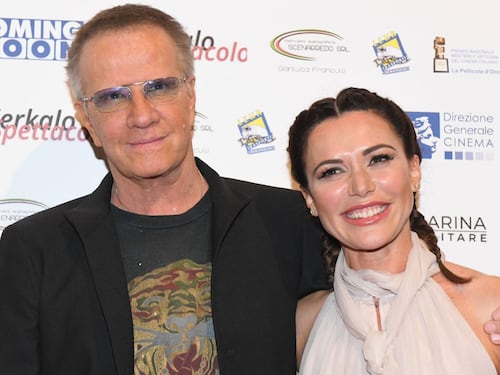 Riecco Christopher Lambert, baci e flash con la fidanzata attrice