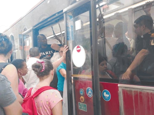 Roma, viaggio nell’inferno dei bus. Temperature da collasso
