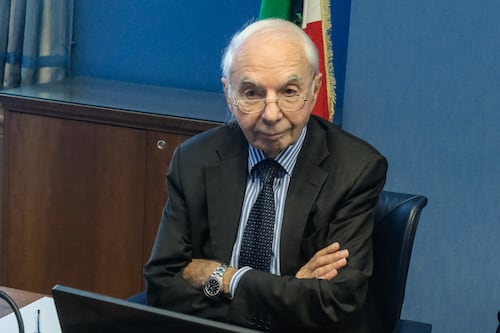 Amato su Zeller: “Giusto rifiutare la fascia tricolore, era un gesto maschilista”. Bufera sull’ex premier
