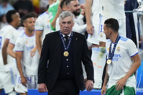 De Laurentiis fa i complimenti ad Ancelotti e i tifosi del Napoli insorgono