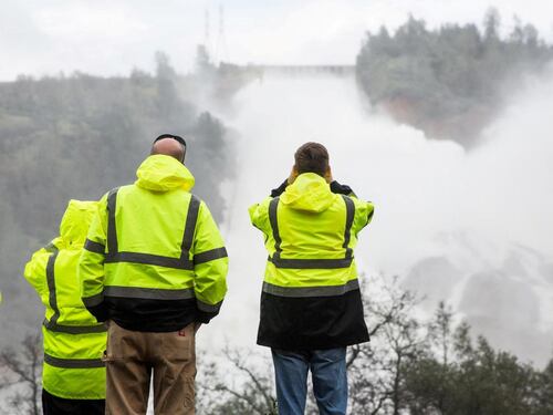 La diga Oroville in California a rischio inondazione: 200 mila in fuga