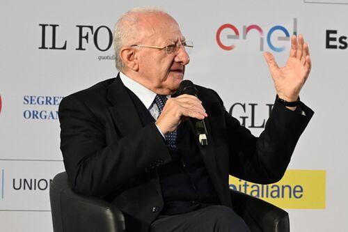 Il sindaco si dimette e l'eterno De Luca pronto a riprendersi Salerno