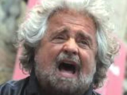 Grillo: "Il Pd non è un taxi, ma un carro funebre"