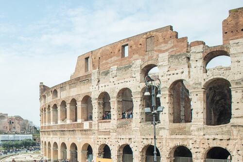 Colosseo, multa dell'Antitrust da 20 milioni a CoopCulture e operatori turistici: "Biglietti a prezzo base introvabili"