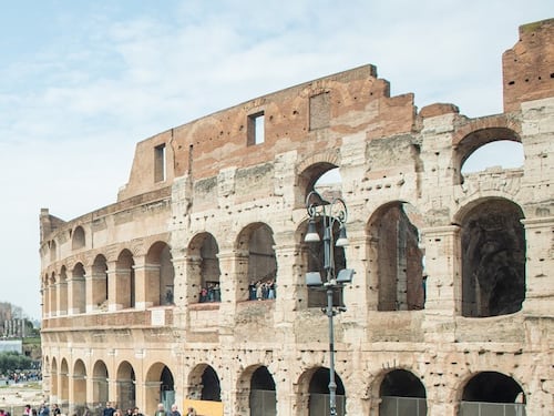 Colosseo, multa dell'Antitrust da 20 milioni a CoopCulture e operatori turistici: "Biglietti a prezzo base introvabili"