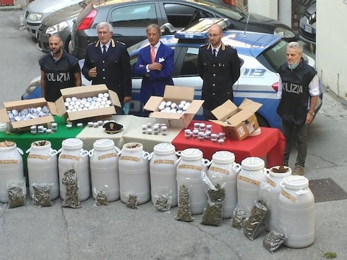 Macerata, la Questura sequestra cento chili di marijuana: destinata a studenti di medie e superiori