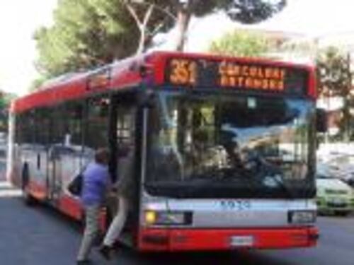 Talenti isolata: "Ridateci i bus"