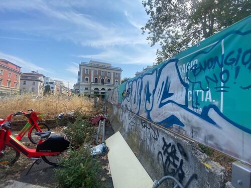 Rifiuti ovunque, degrado totale al Flaminio