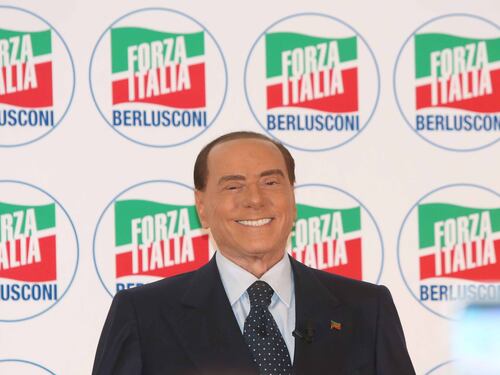Berlusconi-show tra pensioni, governo e quarta gamba