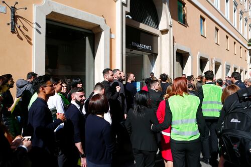 "Una bomba a La Rinascente". E scoppia il caos a Roma