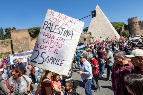 Le patenti di democrazia e i falsi moralisti