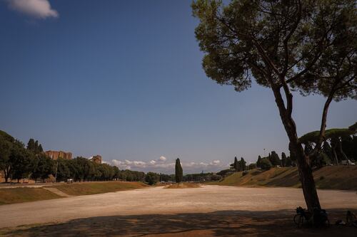 Circo Massimo, “così viene giù tutto”. I danni per colpa del sisma Travis Scott