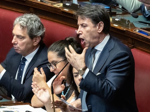 Commissione Covid, mancano sei giorni alla sua audizione ma Conte ancora non si è dimesso