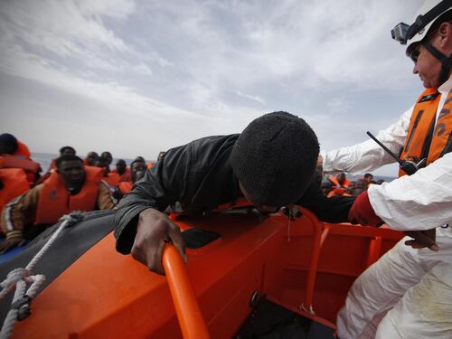 Civitavecchia, migranti in arrivo al porto: è bufera