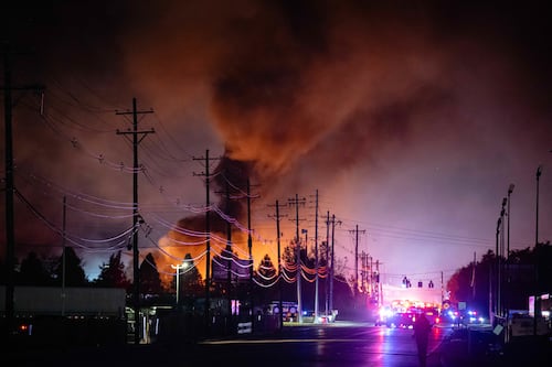 Aereo cargo si schianta dopo il decollo: "Una palla di fuoco", disastro a Louisville